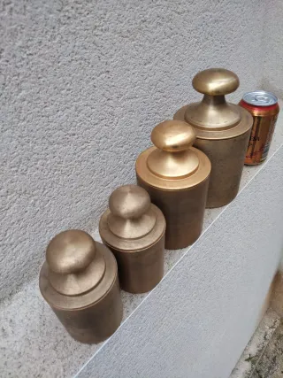 Bote bronce antiguo pesa balanza especias retro