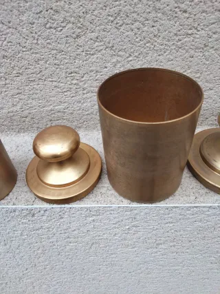 Bote bronce antiguo pesa balanza especias retro