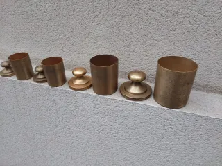 Bote bronce antiguo pesa balanza especias retro