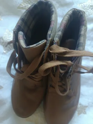 Botas marrones  con cordones