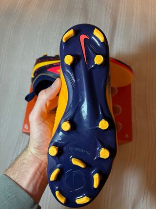 Botas Fútbol Nike Niño Talla 38,5.