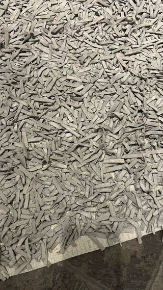 Alfombra de salón de piel gris