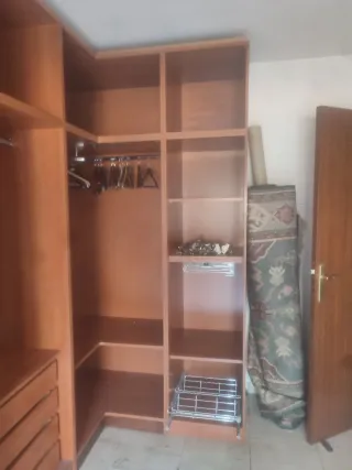 Armario modular esquinero madera sin puertas