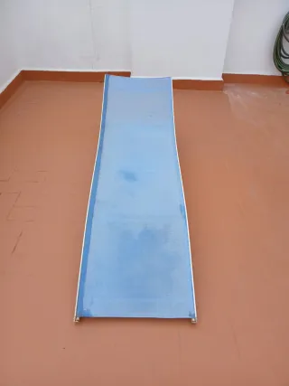 Hamaca de playa/piscina azul y blanca