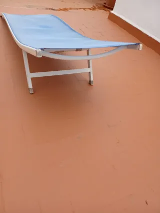 Hamaca de playa/piscina azul y blanca