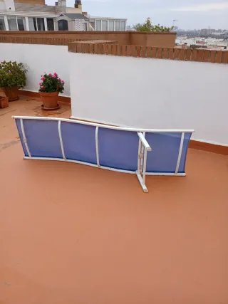 Hamaca de playa/piscina azul y blanca