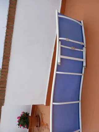 Hamaca de playa/piscina azul y blanca