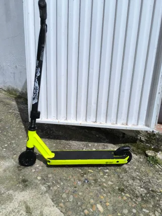 Patinete freestyle amarillo y negro