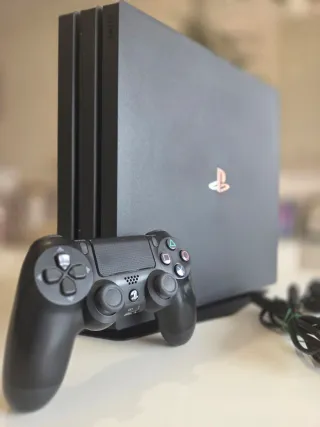 PS4 Pro 1TB + 7 Juegos