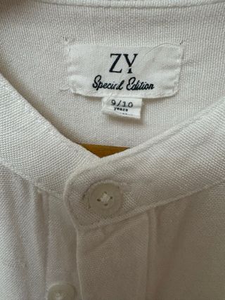 Camisa blanca cuello mao niño