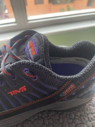 Zapatillas de montaña Teva con goretex