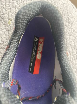 Zapatillas de montaña Teva con goretex