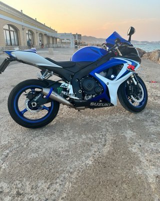 Suzuki GSXR 600 K6. 39000km limitada en papeles A2