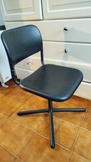 Silla giratoria negra Ikea