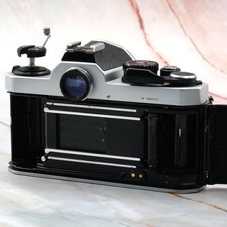 Cámara Nikon FM2 + Objetivo 50mm f/1.4