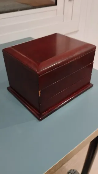 Joyero de madera con cajones