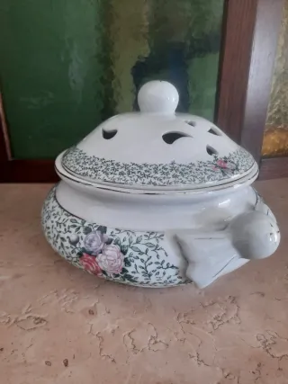 Centrotavola in porcellana decorato