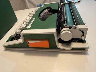 Máquina de escribir Olympia Traveller de Luxe