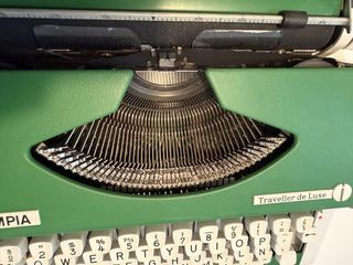 Máquina de escribir Olympia Traveller de Luxe