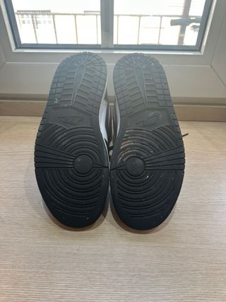 Nike Air Jordan 1 Blanco y Negro