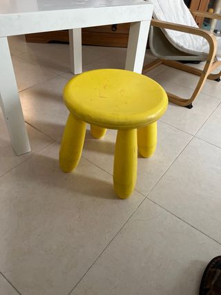 Sillón Conjunto infantil: sillón, mesa y taburete