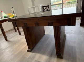 Mesa rústica tallada madera y cristal