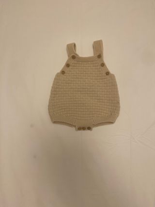 Pelele de punto beige para bebé