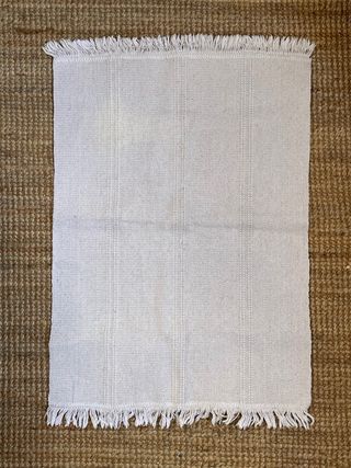 Alfombra pequeña beige