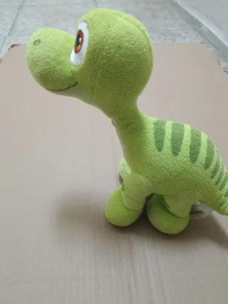 Lote 4 peluches: Tom, Dinosaurio, Pez, Mono