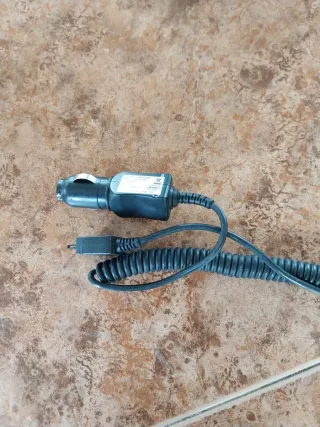 Cargador móvil antiguo