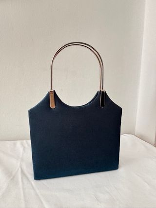 Bolso de fiesta azul con asa plateada