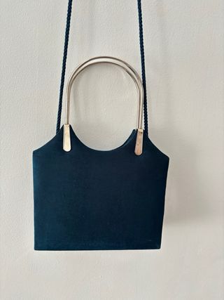 Bolso de fiesta azul con asa plateada