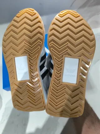 Zapatillas Adidas Originales Blancas y Negras