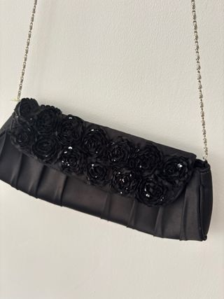 Bolso de fiesta negro con flores