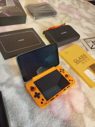 AYANEO Pocket DS modelo Starry Yellow