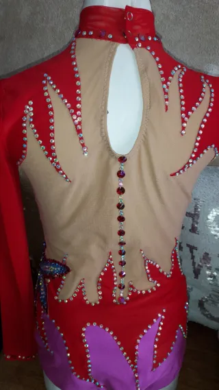 cintura 27, pecho 34,cadera 35 , tiro 60, manga 49