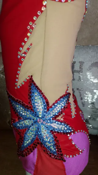 cintura 27, pecho 34,cadera 35 , tiro 60, manga 49