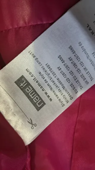 Chamarra rosa con gorro y pelo