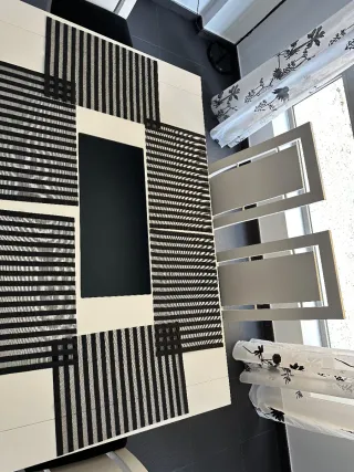 Mesa comedor y 6 sillas blancas Mesa extensible.