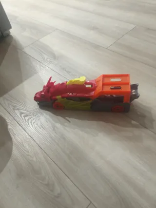 Hot Wheels Dinosaurio  Dispara Coche Juguete