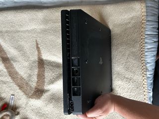 PS4 Slim 500GB + Controller + 2 Giochi