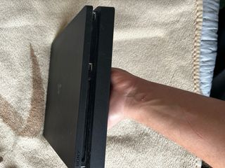 PS4 Slim 500GB + Controller + 2 Giochi