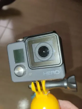 Cámara GoPro HERO con flotador naranja