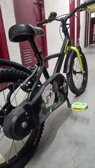 Bicicleta infantil Btwin 16” Dark Hero