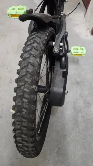 Bicicleta infantil Btwin 16” Dark Hero