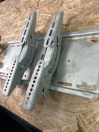 Soporte TV Metálico Ajustable