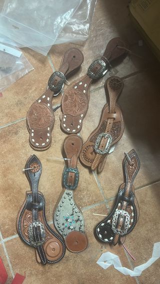 Equitazione Portasperoni in cuoio lavorato