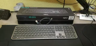 Teclado Logitech MX Keys Inalámbrico