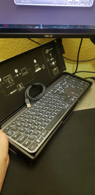 Teclado Logitech MX Keys Inalámbrico