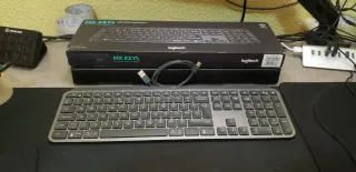 Teclado Logitech MX Keys Inalámbrico